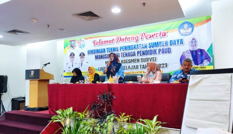 Buka Bimtek Peningkatan SDM Tendik Paud, Ny.Riri Benny Dwifa: Pola Asuh Harus Diterapkan Sejak Dini