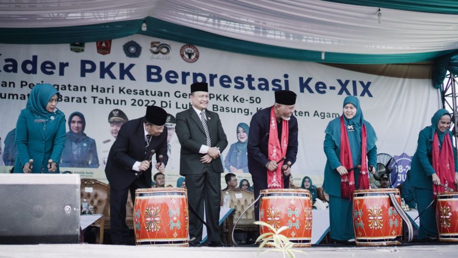 Buka Jambore PKK Berprestasi Ke-XIX dan HKG Ke-50, Gubernur Sumbar Berpesan Perkuat Peran Keluarga