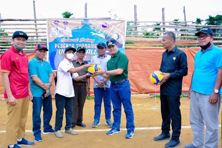 Buka Turnamen Voli IPPELBA, Wabup Iraddatillah: Jaga Sportivitas, Kekompakan dan Kebersamaan