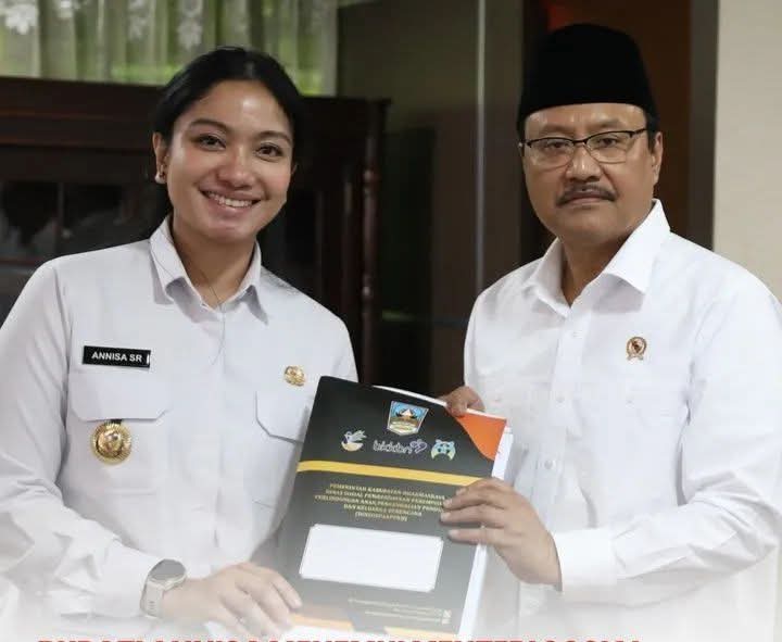 Bupati Annisa Audiensi dengan Menteri Sosial, Usulkan Sejumlah Program untuk Warga Dharmasraya 