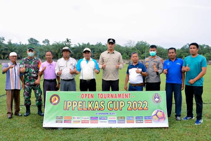 Bupati Benny Buka Turnamen Sepakbola IPPELKAS Cup 2022 di Sport Center Nagari Kamang