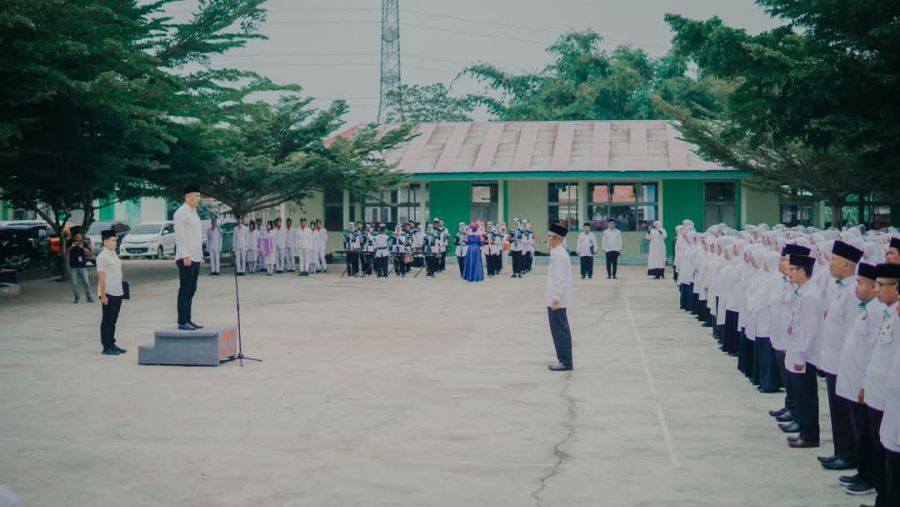Bupati Benny Dwifa jadi Inspektur Upacara Peringatan Hari Amal Bhakti ke 79 di MTsN 3 Sijunjung 