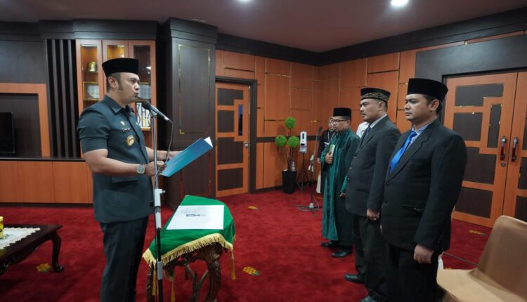 Bupati Benny Dwifa Lantik 2 Orang Pejabat Administrator di Lingkup Pemkab Sijunjung