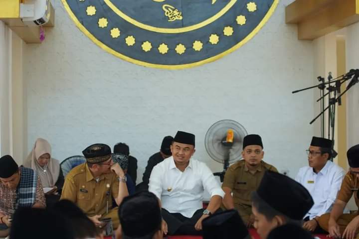 Bupati Buka Pesantren Kolaborasi se-Kabupaten Dharmasraya di Masjid Agung