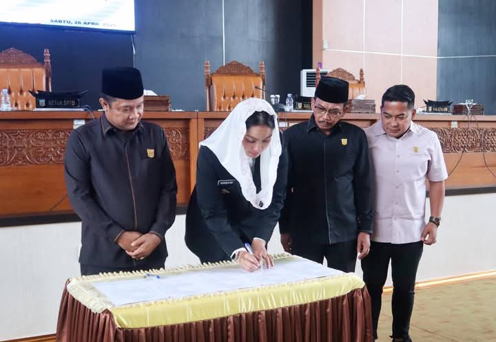 Bupati dan DPRD Dharmasraya Sepakati Ranperda Pajak Daerah dan Retribusi Daerah Menjadi Perda
