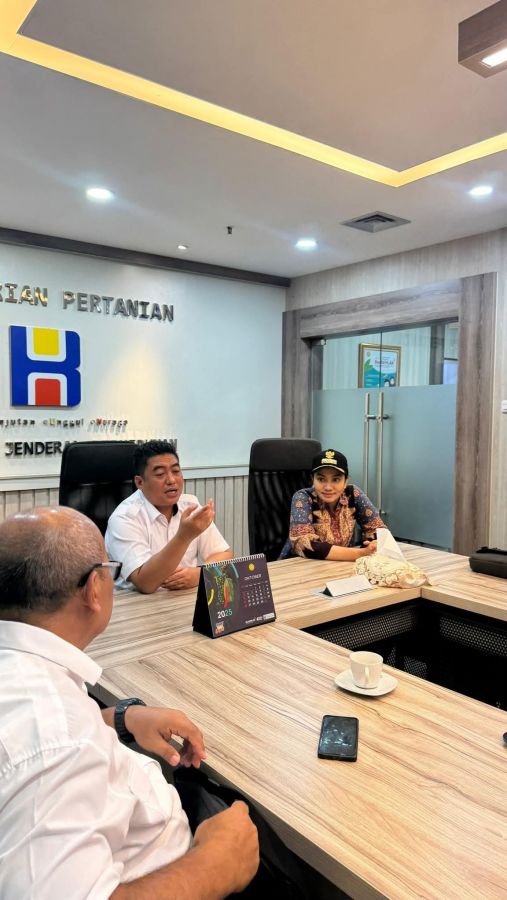 Bupati Dharmasraya Bahas Penguatan Sektor Perkebunan dengan Dirjen Perkebunan Abdul Roni Angkat