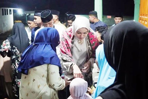 Bupati Dharmasraya Berbagi Bersama Anak Yatim di Timpeh