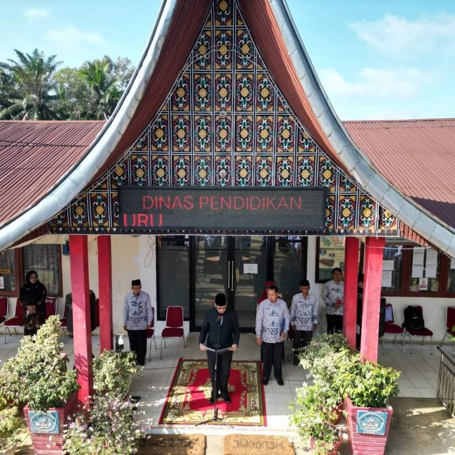 Bupati Dharmasraya Beri Amanah Kepada kepala Dinas Pendidikan Melantik 146 Guru
