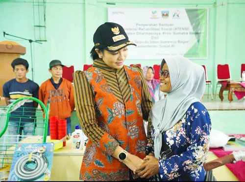 Bupati Dharmasraya Salurkan Bantuan ATENSI Senilai Rp1,75 Milyar