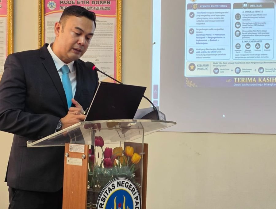 Bupati Sijunjung Benny Dwifa Yuswir Raih Gelar Doktor dari UNP