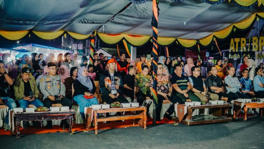 Bupati Sijunjung Buka Bazar dan Festival Kesenian Anak Nagari