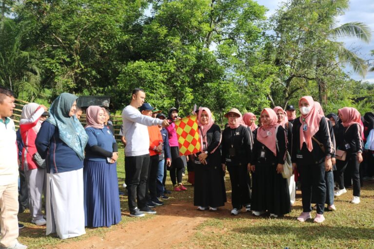 Bupati Sijunjung Lepas Gerak Jalan Jantung Sehat Peringatan Hari Jadi Nagari Padang Laweh Selatan