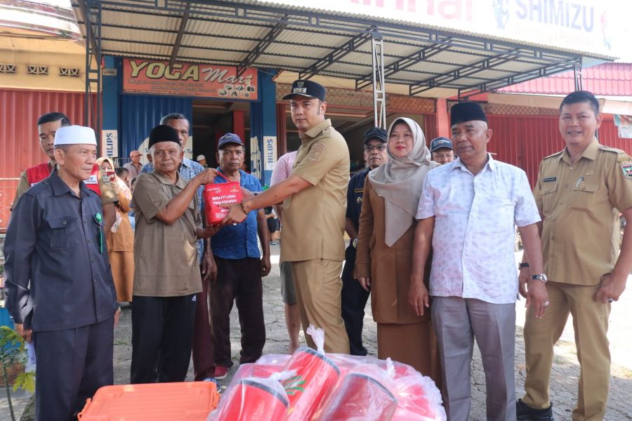 Bupati Sijunjung Tinjau Kebakaran Toko 5 Pintu di Nagari Palangki