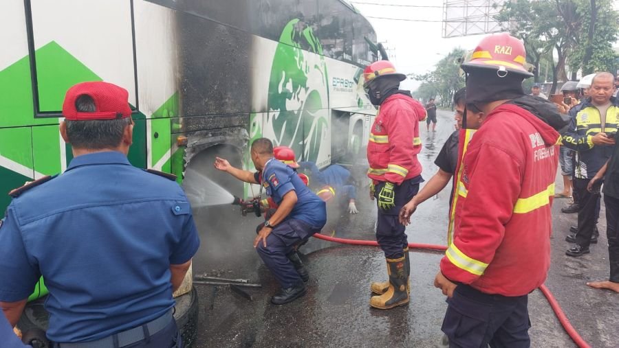 Bus EPA Star Terbakar di Padang, 22 Penumpang Selamat