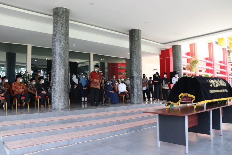 Buya Mahyeldi Lepas Jenazah Priadi Syukur di Lobi Kantor Gubernur