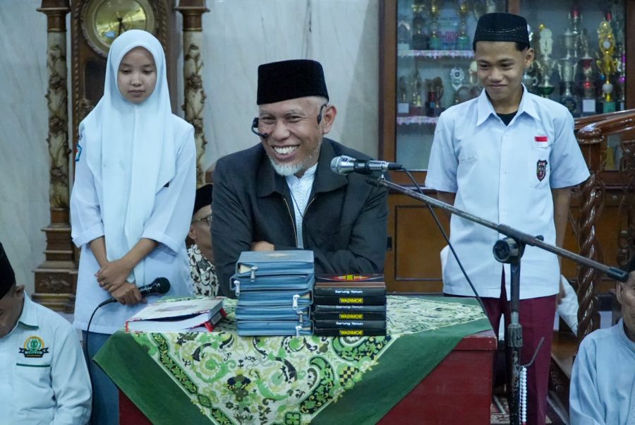 Buya Mahyeldi Sampaikan Tausyiah di Pesantren Ramadan
