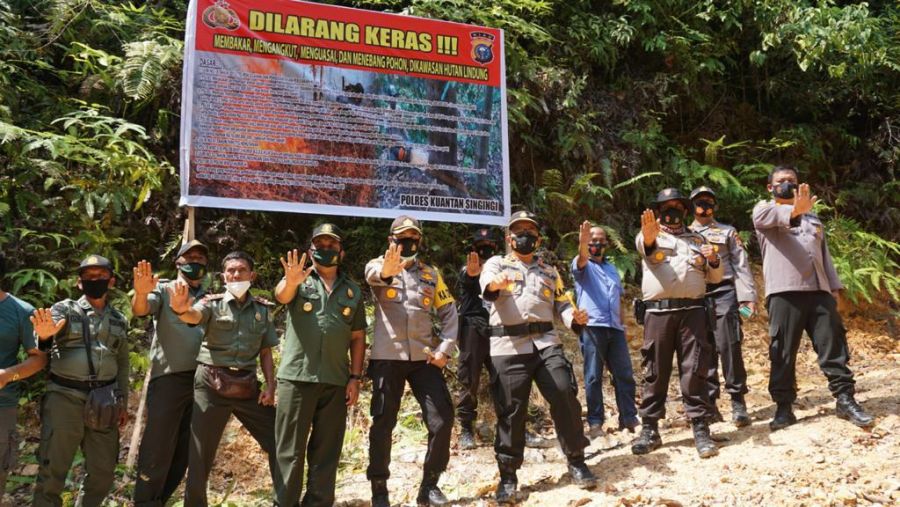 Cegah Illegal Logging dan Karhutla, Dua Kapolres Tanam Pohon