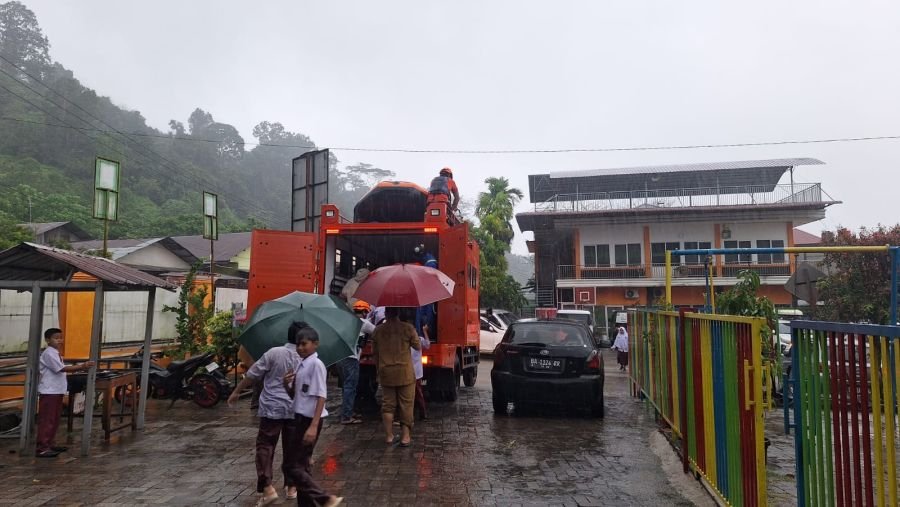 Curah Hujan Meningkat, Gubernur Mahyeldi Minta Masyarakat Sumbar Tingkatkan Kewaspadaan