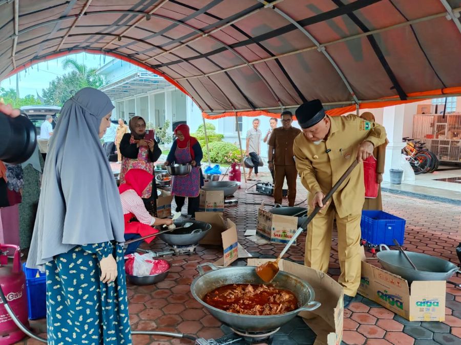 Dalam 2 Hari, TP PKK Sumbar Tuntaskan 400 Kg dari Target 1 Ton Rendang untuk Korban Bencana Sumatera