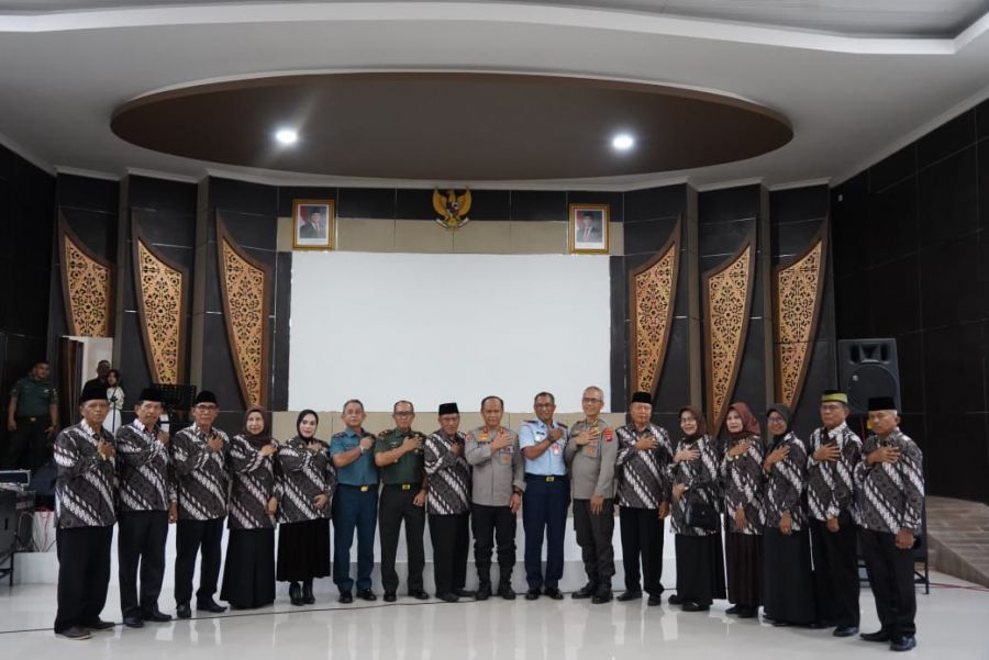 Danrem 032/Wbr Bersama Purnawirawan TNI-Polri Hadiri Halal Bihalal Virtual Bersama Presiden RI