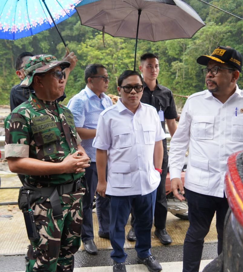 Danrem 032/Wbr Dampingi KSP Kunjungi Lokasi Pasca  Bencana Banjir dan Tanah Longsor di Kayutanam 