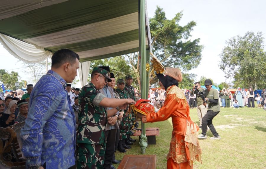 Danrem 032/Wirabraja Hadiri Acara Pulang Basamo Perantau Ranah Minang di Nagari Tanjung Alai
