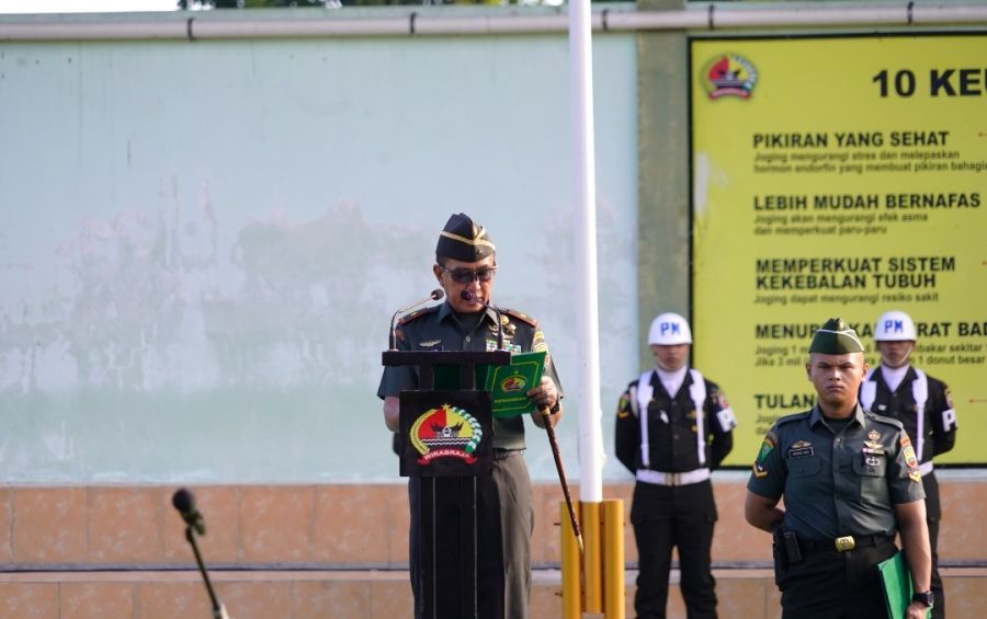 Danrem 032/Wirabraja Inspektur Upacara Bendera 17-an Bulan Mei 2025