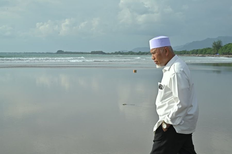 Daratan Baru di Pantai Parkit, Mahyeldi : Perlu Kajian Lebih Lanjut 