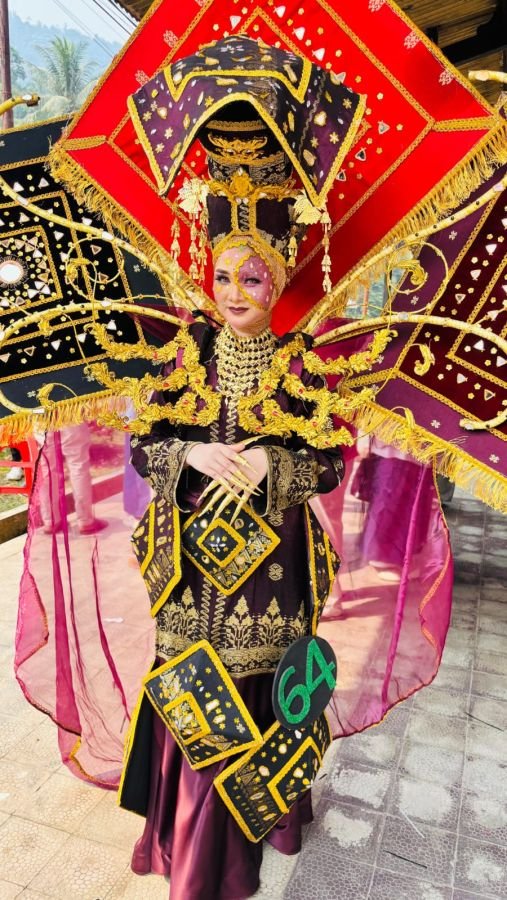 Dari Tradisi ke Panggung Carnival, Najwa Hidupkan Pesona Dalamak Minangkabau 