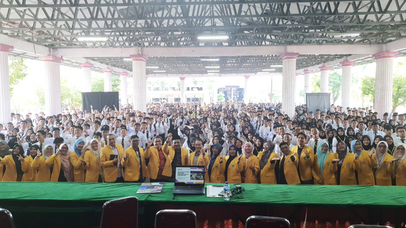 Dekan FBS UNP Motivasi Mahasiswa Baru untuk Berprestasi Nasional dan Internasional