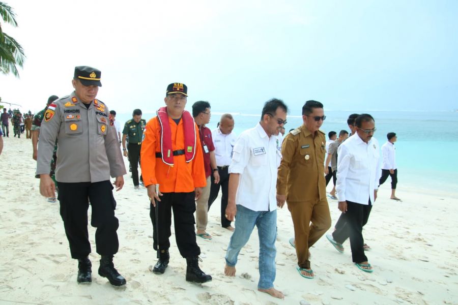 Deputi Bidang Koordinasi Hanneg Kemenko Polhukam RI: Penjualan Pulau di Mentawai Tidak Benar