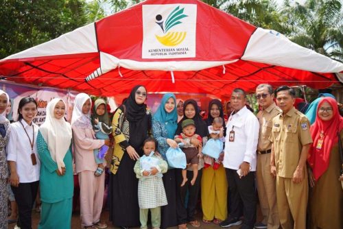 Dewi Lopita Sari Sutan Riska Peroleh Tanda Kehormatan Satya Lencana Wira Karya