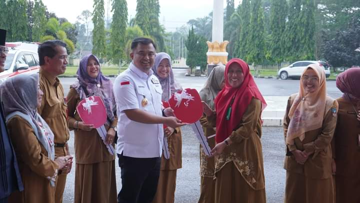 Dharmasraya Terima 7 Unit Ambulance dari Pemerintah Pusat