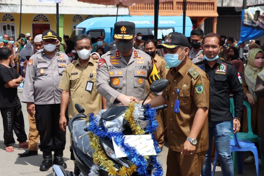 Di Pasaman, Kapolda Sumbar Irjen Pol Teddy Minahasa Tinjau Vaksinasi 