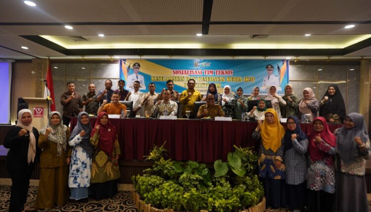 Dibuka Bupati, Dinas Kesehatan Sijunjung Gelar Pertemuan Sosialisasi Tim Teknis K3 Perkantoran