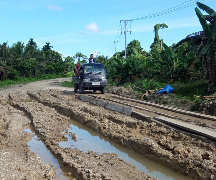 Diduga Ada Aroma Korupsi Proyek Jalan, di Siberut Barat Daya 