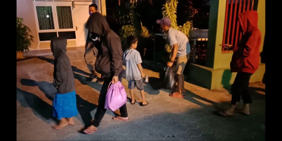 Diduga Dieksploitasi untuk Minta-minta, Satpol PP Padang Amankan Orang Tua dan Dua Anak