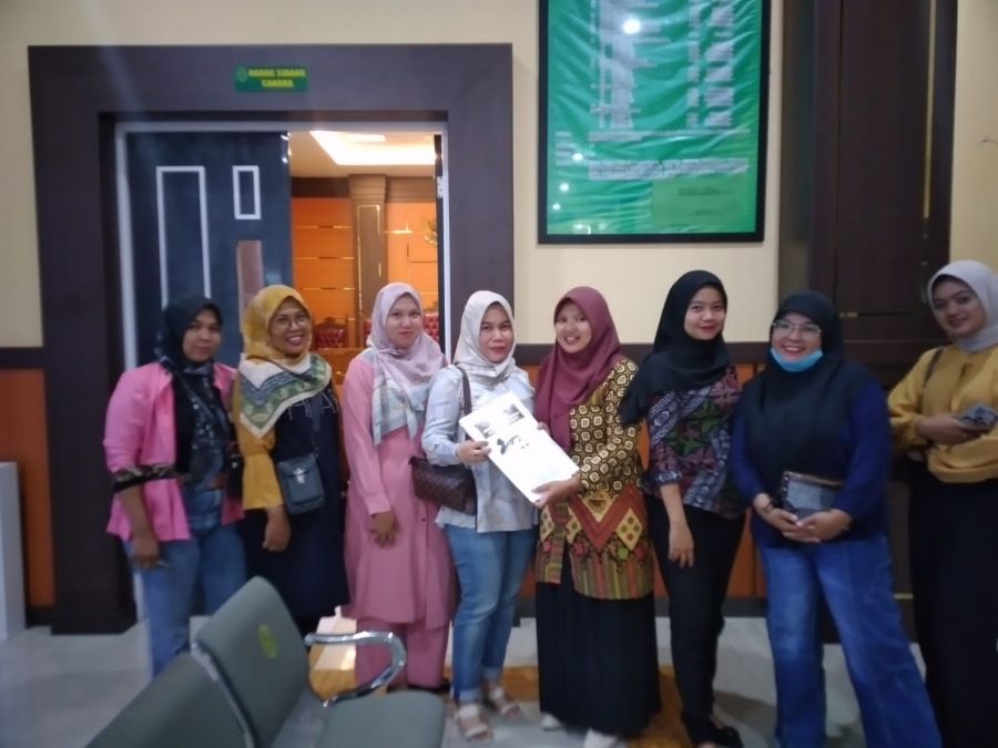 Diduga Menjadi Korban Arisan Online,
Emak-emak di Padang Layangkan Gugatan ke Pengadilan