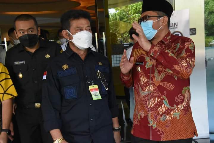 Didukung Mentan, Wako Hendri Septa Optimis Kembangkan Peternakan Sapi Perah Tahura
