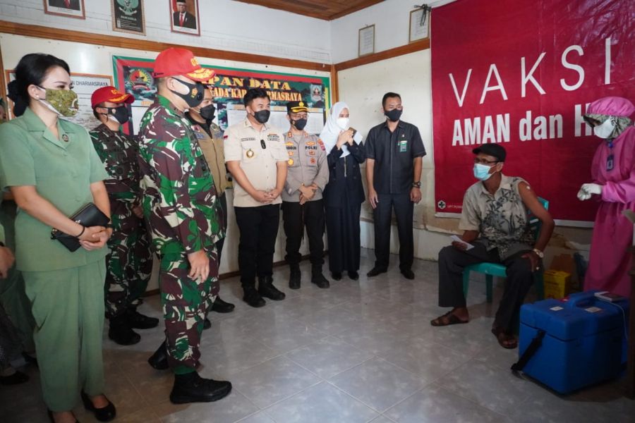 Diikuti Ribuan Warga, Danrem 032 Wirabraja Sangat Terkesan Pelaksanaan Serbuan Vaksin di Dharmasraya