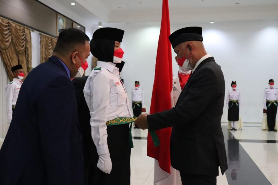 Dikukuhkan Gubernur Sumbar, Paskibraka Diminta Jadi Teladan Bagi Generasi Muda