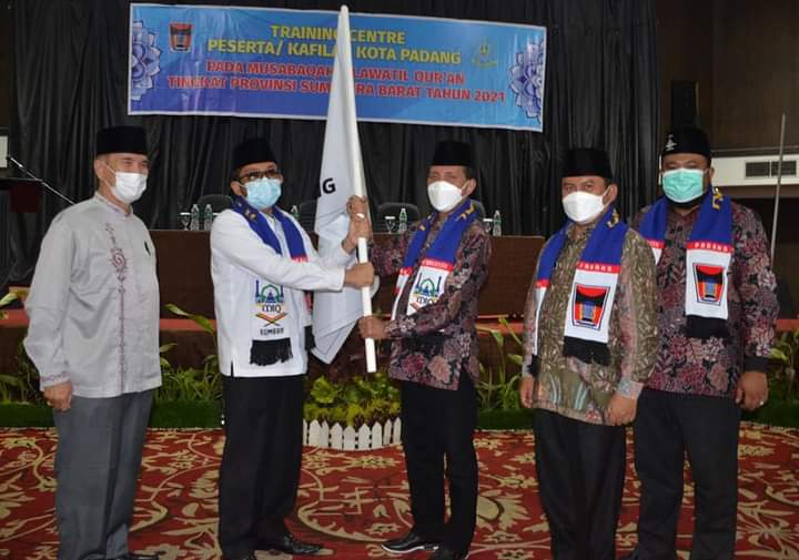 Dilepas Wako Hendri Septa, Kontingen Padang Bertekad Rebut Juara Umum MTQ XXXIX di Padang Panjang