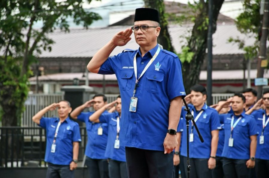 Dirum Pimpin Upacara Bendera di Lingkungan Perumda Air Minum Kota Padang