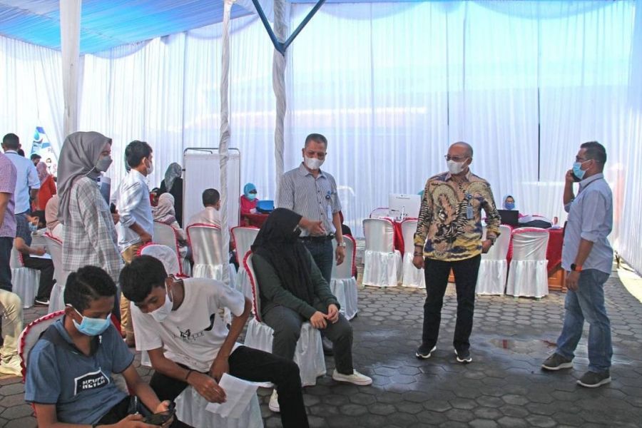 Dirut Tinjau Vaksinasi Massal Keluarga Besar Perumda AM Kota Padang