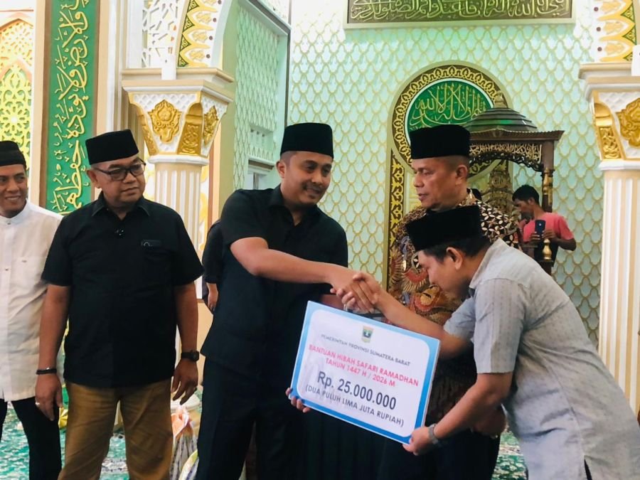 Disambut Warga Payolinyam, Wagub Salurkan Bantuan Rp25 Juta dan Al-Qur’an untuk Masjid Nurul Jannah