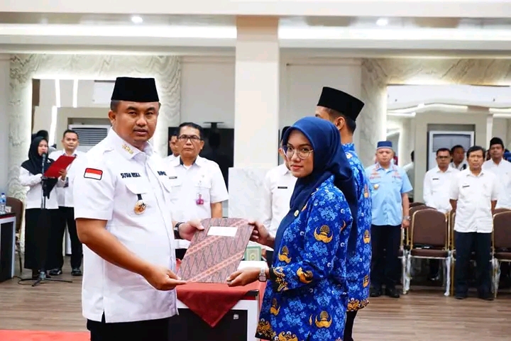 Disiplin dan Layani Masyarakat Dengan Hati, Pesan Sutan Riska kepada PNS yang Baru Dilantik