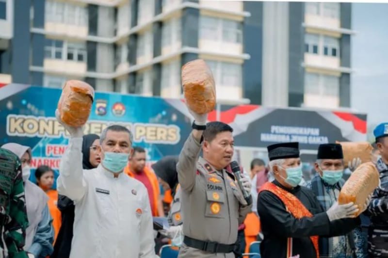 Ditengah Penanggulangan Bencana, 121.3 Kg Ganja Dimusnahkan Polda Sumbar