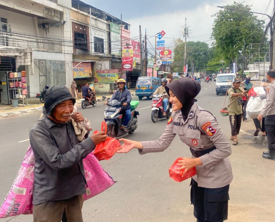 Ditsamapta Polda Sumut & Korsabhara Berbagi Takjil di Bulan Ramadhan, Wujud Kepedulian ke Masyarakat
