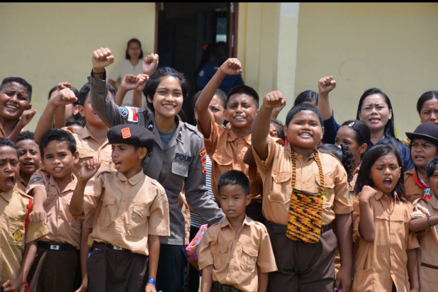 Doa Dari Anak-anak SD Torsina Atas Kebaikan Satgas Humas Ops Damai Cartenz 