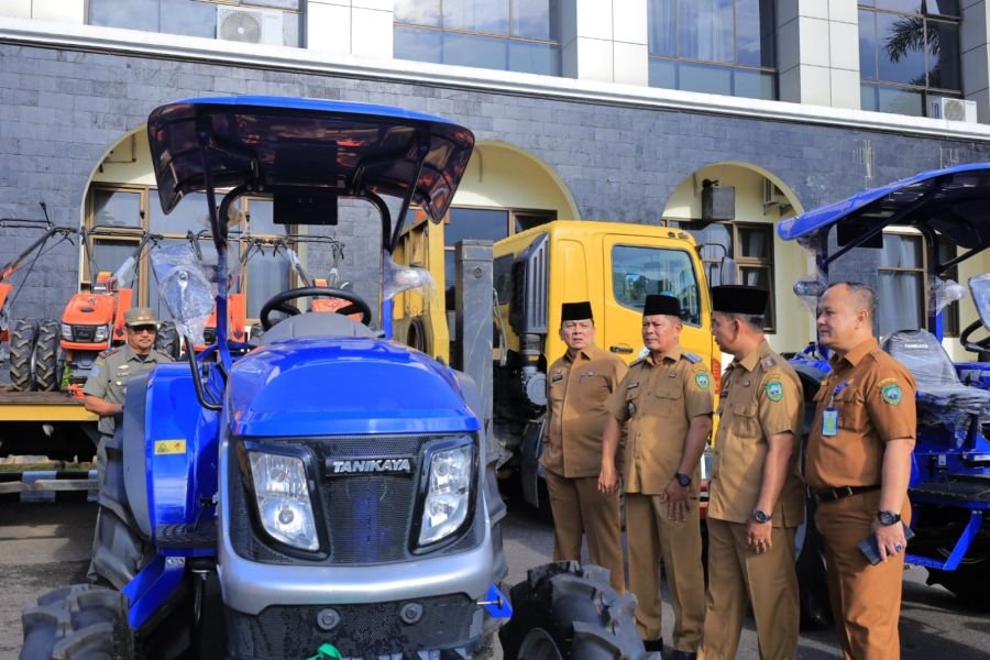 Dorong Percepatan Progul, Bupati Welly Kukuhkan Brigade Alsintan Pasaman